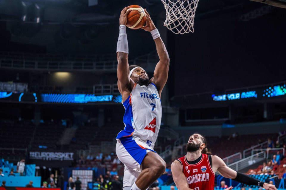 相当平庸的表现！尼克斯锋线新援在欧锦赛期间完全没有起到作用？